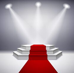 Fonds des Monats Bild roter Teppich auf Treppe im Scheinwerferlicht